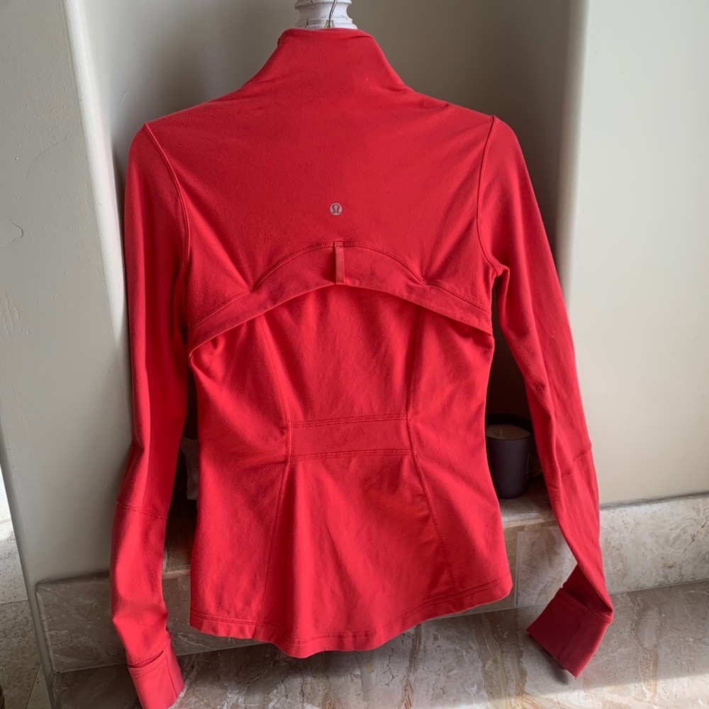Lululemon size 6 jacket. Very cute.